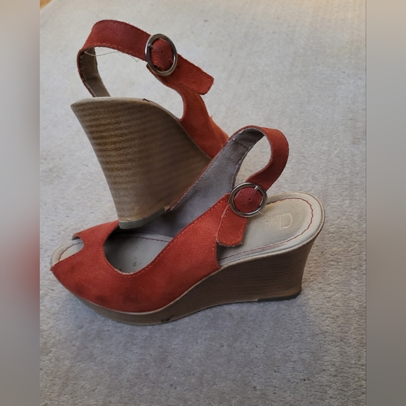 Size 38 - orangey suede wedges - Picture 6 of 6